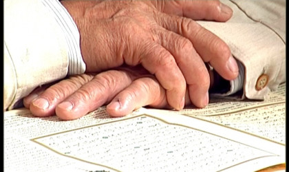 Gefaltete H&auml;nde | Bildquelle: RTF.1