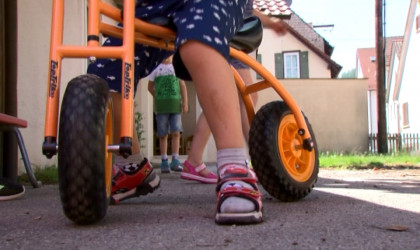 Kinder, Kind, Spielzeug | Bildquelle: RTF.1