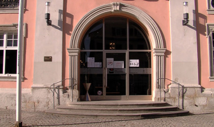 Rathauseingang Rottenburg | Bildquelle: RTF.1
