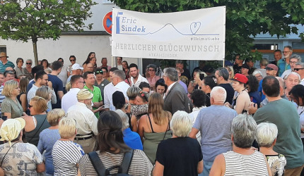 Bürgermeisterwahl Eningen 2023 - Foto 2: Glückwunschbanner für Eric Sindek
