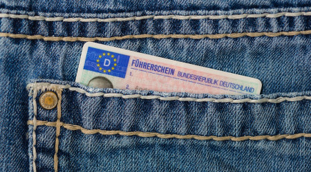 Deutscher F&uuml;hrerschein in einer Hosentasche | Bildquelle: pixabay
