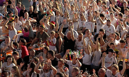 Public Viewing im Motorworld Village in Metzingen | Bildquelle: RTF.1