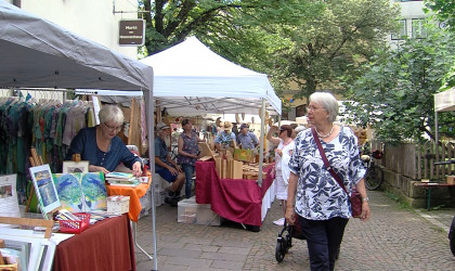 Kunstmarkt rund um das Nonnenhaus | Bildquelle: RTF.1