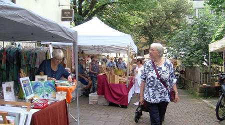 Kunstmarkt rund um das Nonnenhaus | Bildquelle: RTF.1