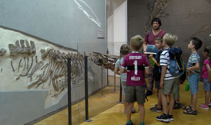 Kinder in der Paläontologischen Sammlung | Bildquelle: RTF.1