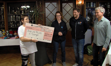 Flotte Nadeln mit Herz übergeben 10.000 Euro | Bildquelle: RTF.1