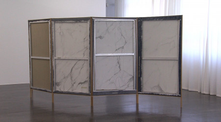 Falscher Marmor und glühende Sterne | Bildquelle: RTF.1