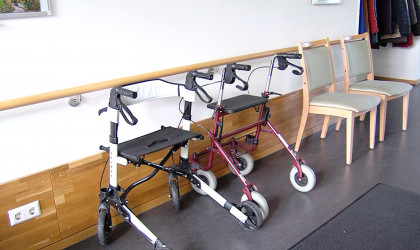 Rollatoren im Seniorenzentrum Gustav-Werner-Stift | Bildquelle: RTF.1