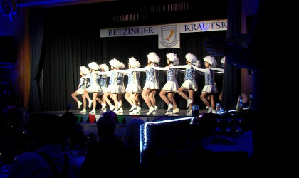 Gardetanz bei der 2. Prunksitzung der Krautskr&auml;ga | Bildquelle: RTF.1