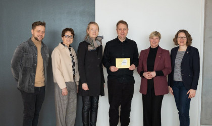 Thekla Walker (3.v.li.) besuchte ALB-GOLD | Bildquelle: ALB-GOLD