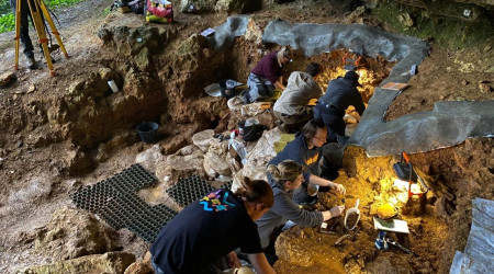 Ausgrabung in der H&ouml;hle von Tourtoirac in Frankreich | Bildquelle: Luc Doyon