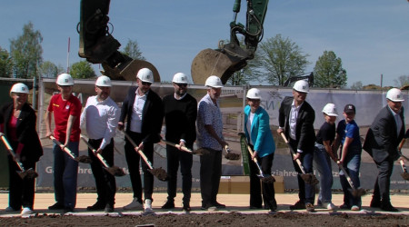 Spatenstich f&uuml;r neues Ganzjahresbad | Bildquelle: RTF.1