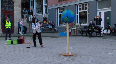 Katherina Reiche-Darstellerin auf dem T&uuml;binger Marktplatz | Bildquelle: RTF.1
