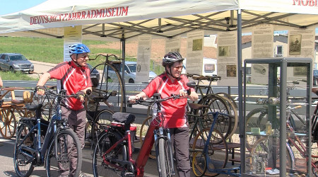 Stadtradler auf der B29 | Bildquelle: RTF.1