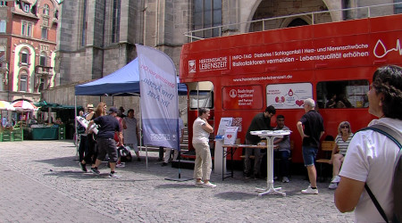 Aufkl&auml;rungsbus der Initiative "Herzenssache Lebenszeit" | Bildquelle: RTF.1