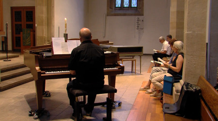 Klavierspieler in der Martinskirche Metzingen | Bildquelle: RTF.1