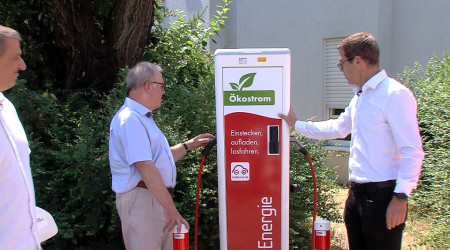 Er&ouml;ffnung E-Carsharing-Standort Reutlingen | Bildquelle: RTF.1