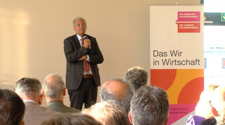 Wolfgang Bosbach bei der Jahresauptversammlung der Familien Unternehmer und Jungen Unternehmer | Bildquelle: RTF.1