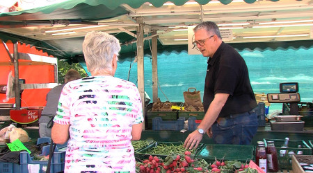 Michael Donth auf dem Wochenmarkt | Bildquelle: RTF.1