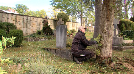 Pflegeeinsatz auf dem Stadtfriedhof T&uuml;bingen | Bildquelle: RTF.1