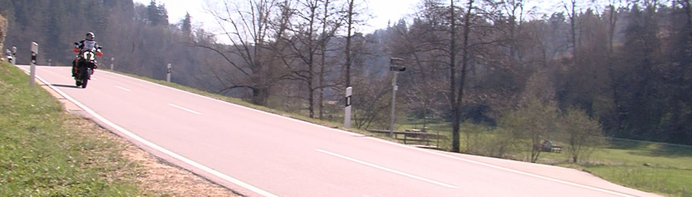 Motorradfahrer im Lautertal | Bildquelle: RTF.1
