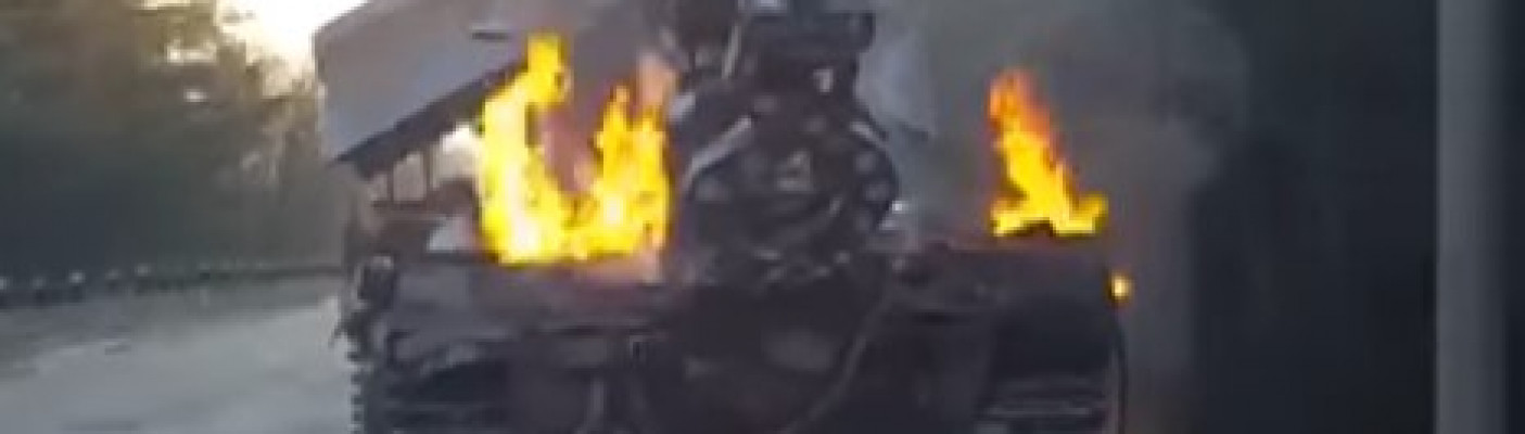 Brennender russischer Panzer 4 | Bildquelle: Ukrainische Streitkr&auml;fte