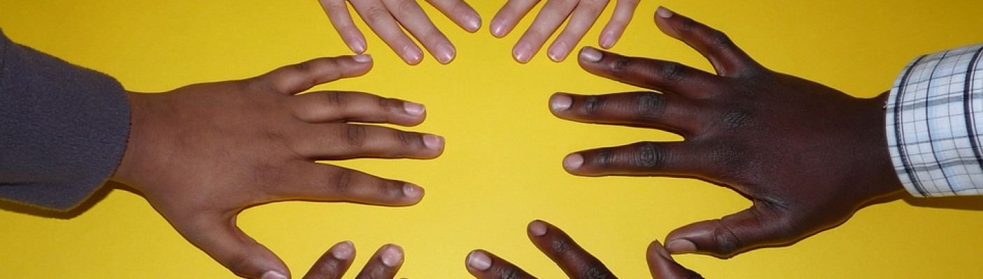 Hände mehrerer Personen | Bildquelle: Pixabay