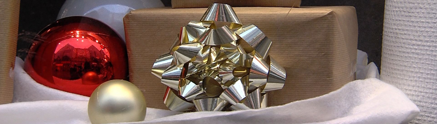 Geschenke in einem Schaufenster | Bildquelle: RTF.1