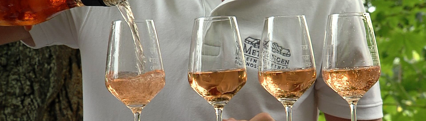 Metzinger Wein wird ausgeschenkt | Bildquelle: RTF.1