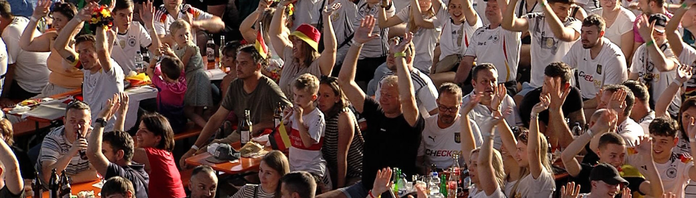 Public Viewing im Motorworld Village in Metzingen | Bildquelle: RTF.1