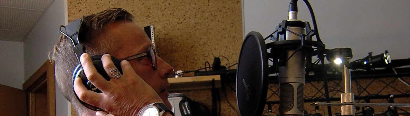 Andre Neo singt seinen Song ein | Bildquelle: RTF.1
