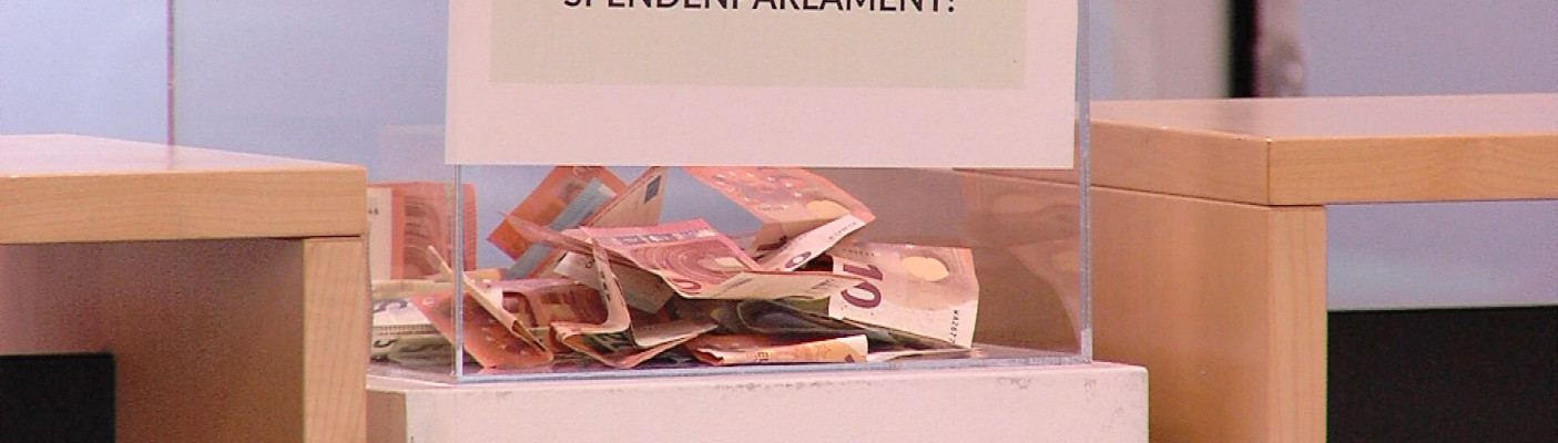 Geldscheine in Spendenbox | Bildquelle: RTF.1