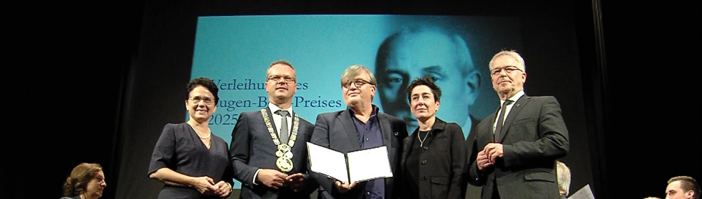 Hape Kerkeling bekommt Eugen-Bolz-Preis überreicht | Bildquelle: RTF.1