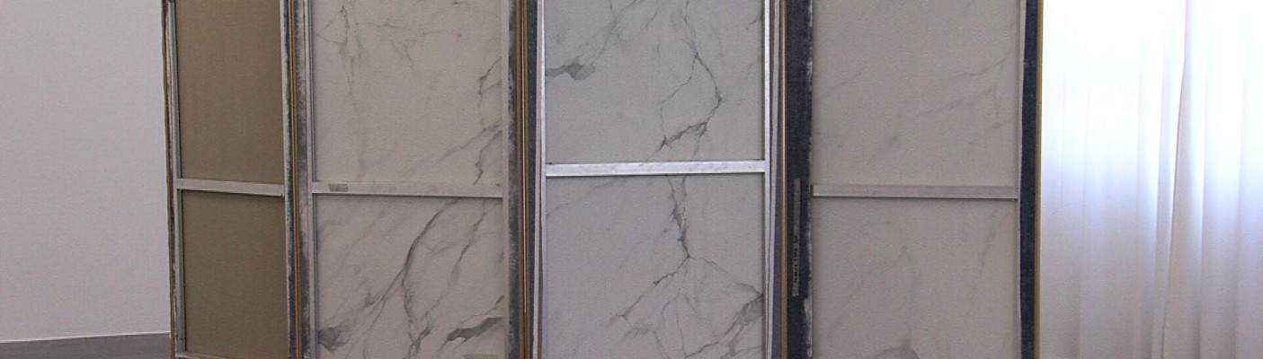 Falscher Marmor und glühende Sterne | Bildquelle: RTF.1