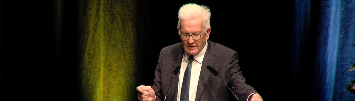 Winfried Kretschmann auf dem Podium der Stadthalle | Bildquelle: RTF.1