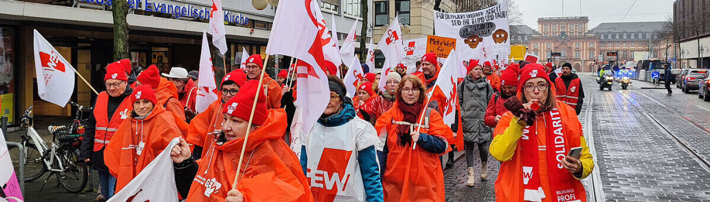 GEW Demo-Zug in Mannheim | Bildquelle: Marco Stritzinger