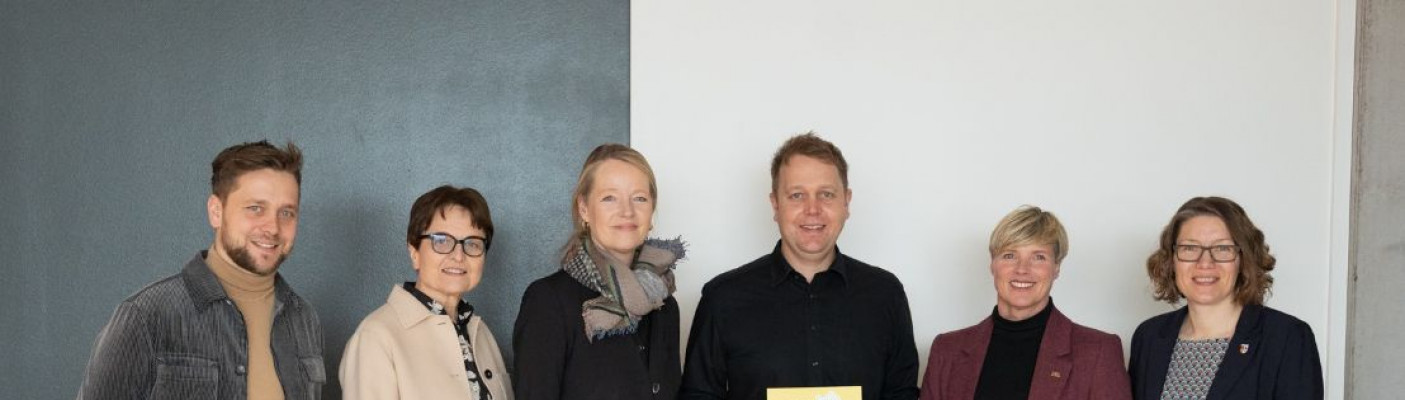 Thekla Walker (3.v.li.) besuchte ALB-GOLD | Bildquelle: ALB-GOLD