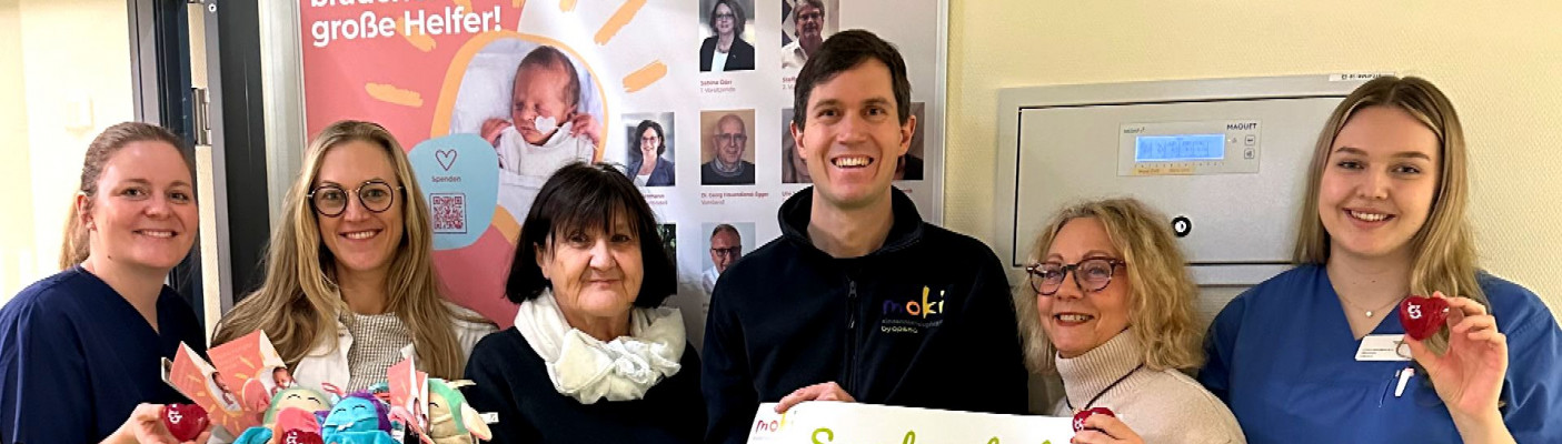 Moki-Mitglieder mit Spendenscheck | Bildquelle: RTF.1