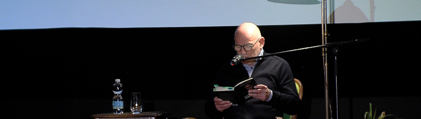 Winfried Hermann liest auf der B&uuml;hne | Bildquelle: RTF.1