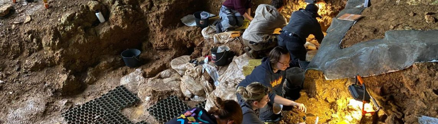 Ausgrabung in der H&ouml;hle von Tourtoirac in Frankreich | Bildquelle: Luc Doyon
