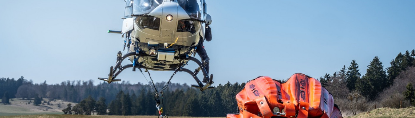 Helikopter und Bambi-Bucket | Bildquelle: Markus Voelter Photography