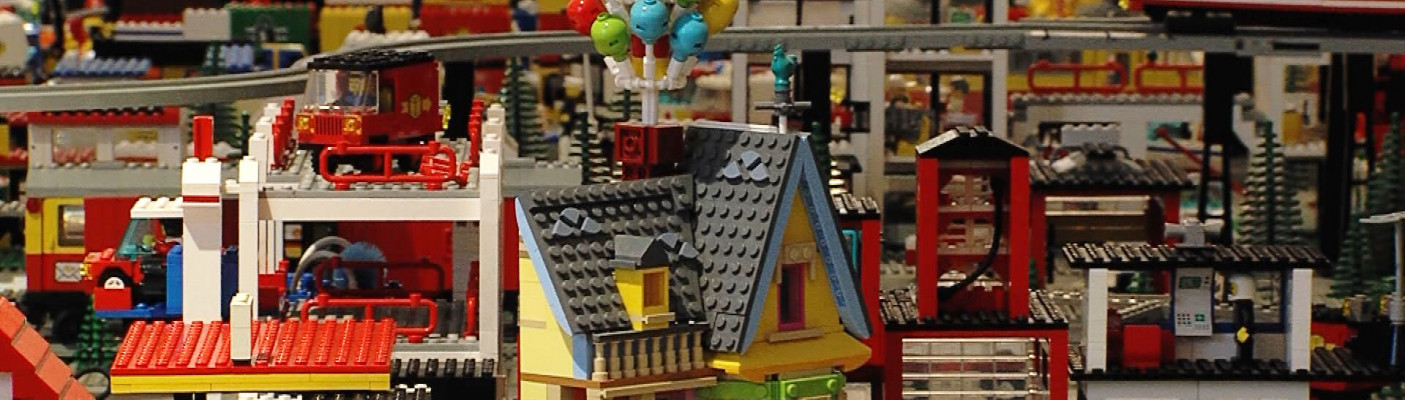 Fliegendes Haus aus dem Film "Up!" in der Lego-Sonderschau | Bildquelle: RTF.1