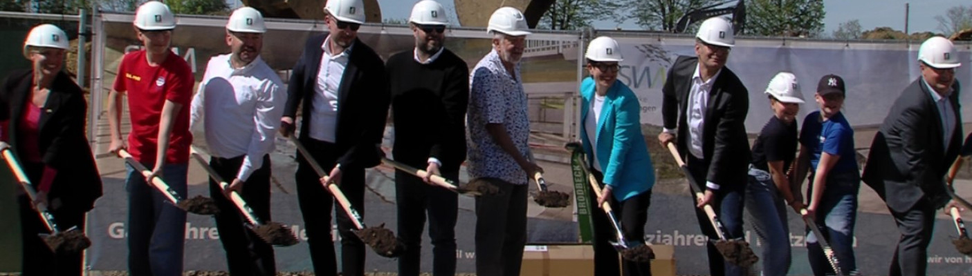 Spatenstich f&uuml;r neues Ganzjahresbad | Bildquelle: RTF.1