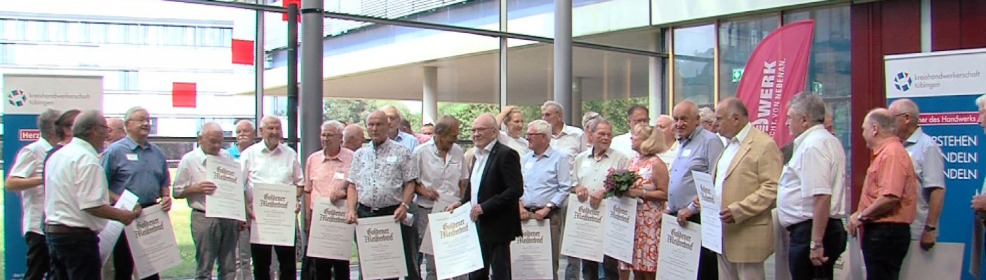 Die &Uuml;bergabe der goldenen Meisterbriefe | Bildquelle: RTF.1