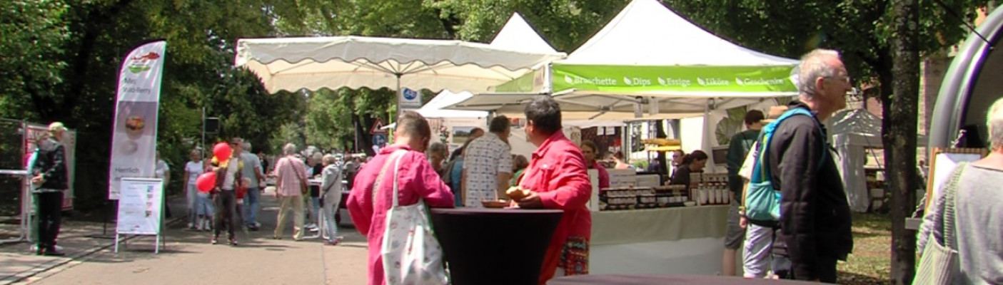 St&auml;nde und Besucher beim Neigschmeckt | Bildquelle: RTF.1