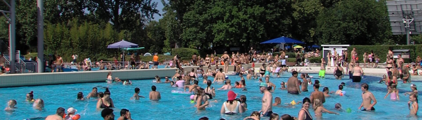 Volles Becken im Wellenfreibad | Bildquelle: RTF.1
