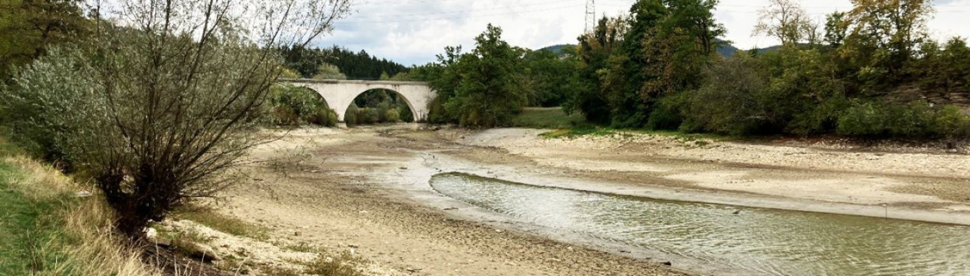 Kaum noch Wasser da: Der Sch&ouml;mberger Stausee | Bildquelle: Landratsamt Zollernalbkreis