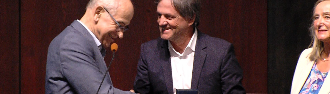 Jan Sellner erh&auml;lt die Friedrich-E.-Bogt-Medaille | Bildquelle: RTF.1