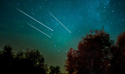 Sternschnuppen am Nachthimmel | Bildquelle: pixabay.com/RTF.1