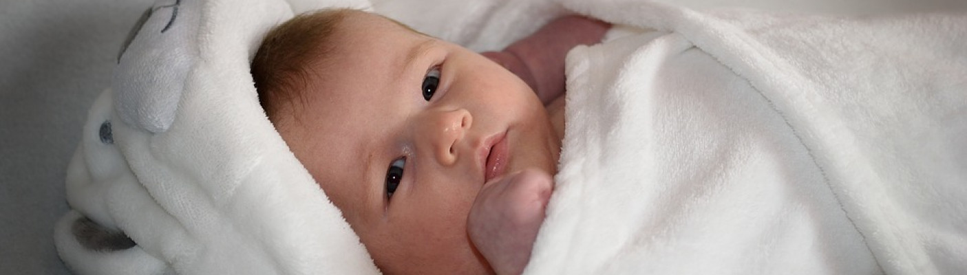 Baby - in weisse Decke eingewickelt | Bildquelle: Pixabay.com